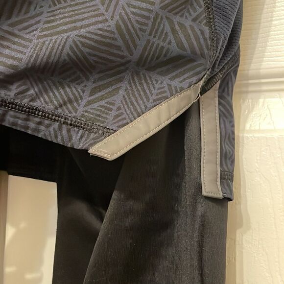 Athleta 2 in 1 Fleece Lined Skirt with Leggings - Geometric Print - Picture 6 of 9